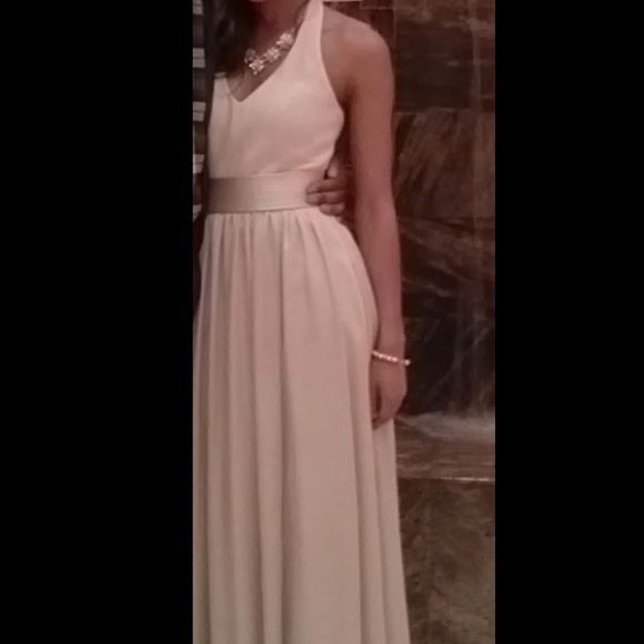 Vera Wang V Neck Halter Gown w/ sash - Picture 2 of 3